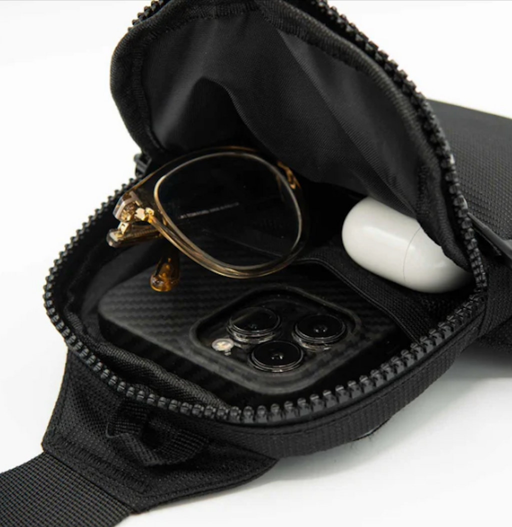 Kompakte Crossbody mit Magnetverschluss